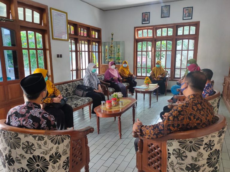 Monev Dinkes Kab. Kediri di Pesantren Nurul Hakim