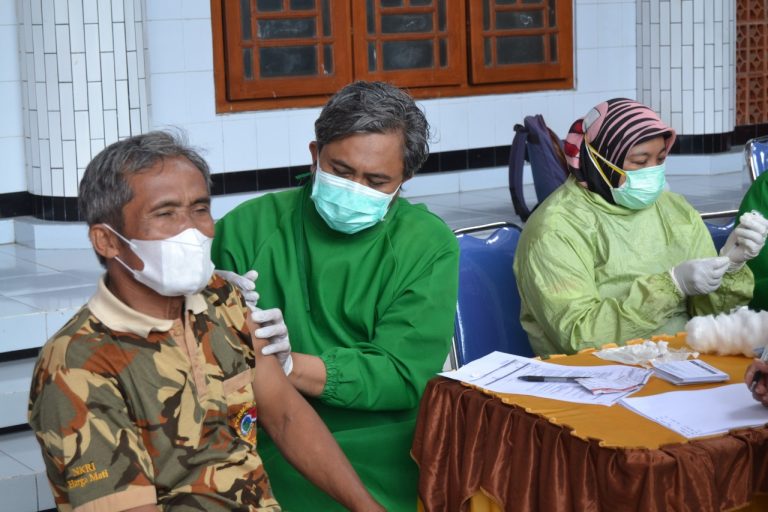 Puskesmas Kunjang Sediakan Vaksin Pfizer, Sinovac dan Astrazeneca di Pesantren Nurul Azizah Balongjeruk