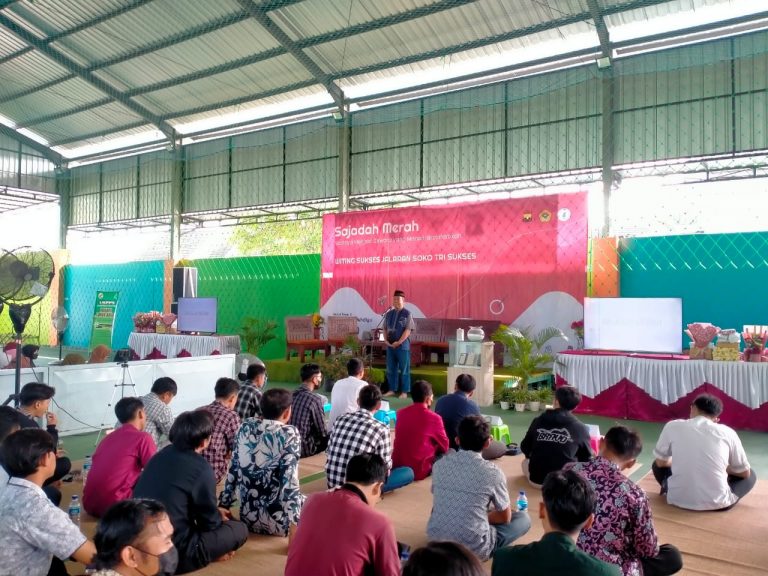 Siapkan Generasi Profesional Religius, Pemuda LDII PC Pare Adakan Sajadah Merah