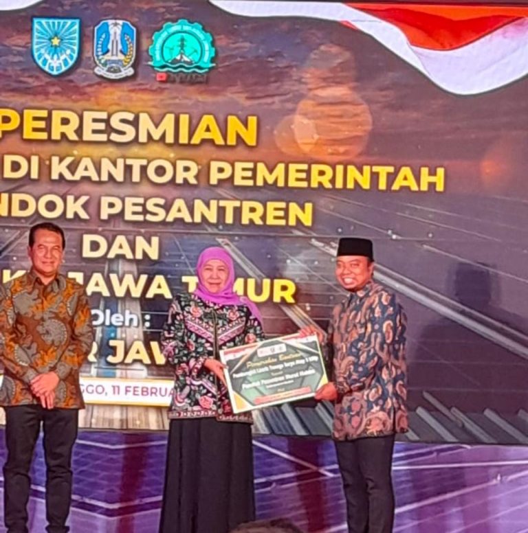 Ponpes Nurul Hakim Terima Bantuan PLTS dari Gubernur Jatim