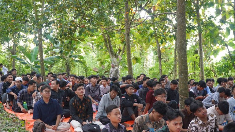 Ketua PC LDII Mojo Bekali Ratusan Pemuda LDII dalam Pengajian Alam